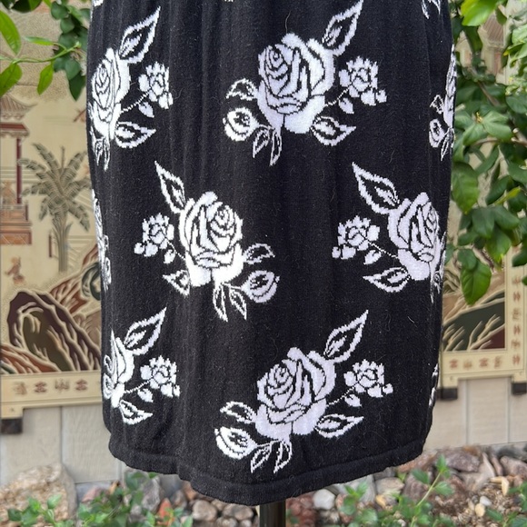 Dress - Picture 6 of 8